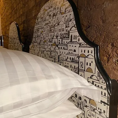 40 Winks Hotel *